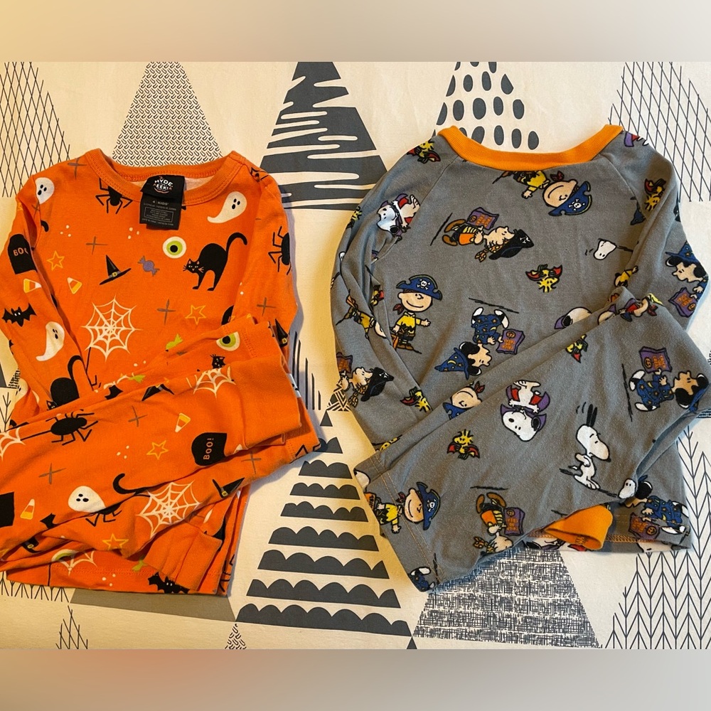 Set of 2 Halloween pjs 4t